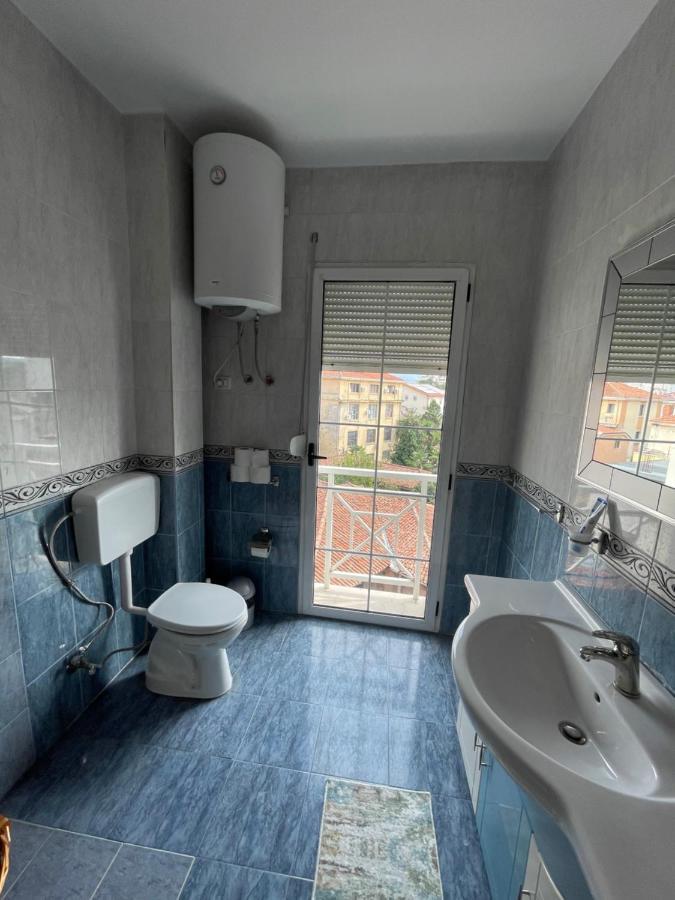 Pedestrian Street Center Apartment Shkoder Exterior photo