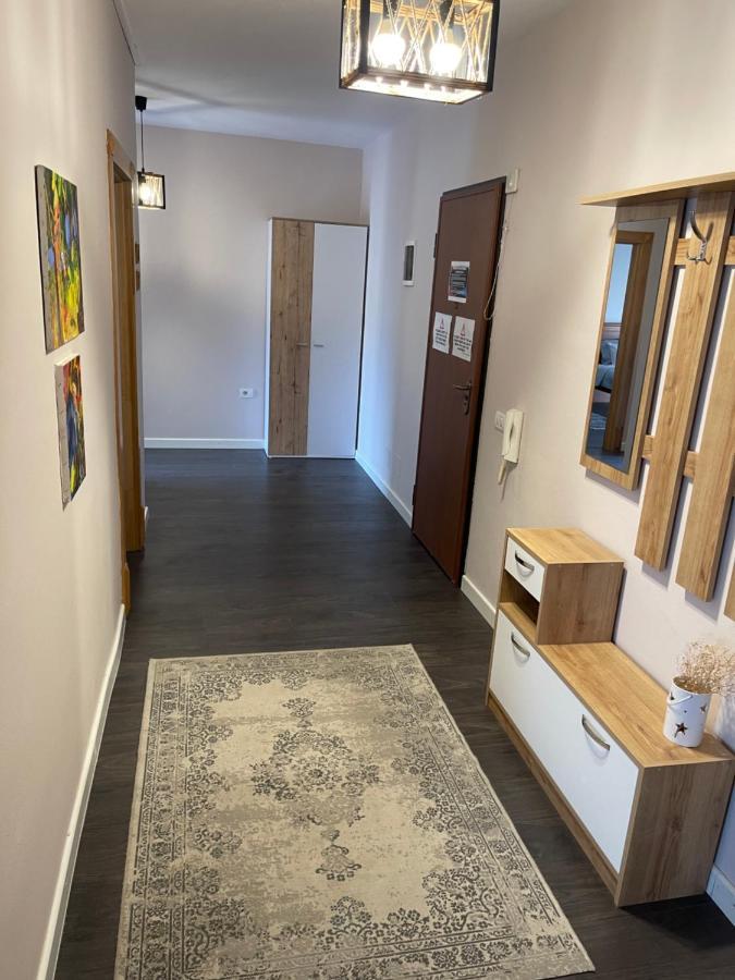 Pedestrian Street Center Apartment Shkoder Exterior photo