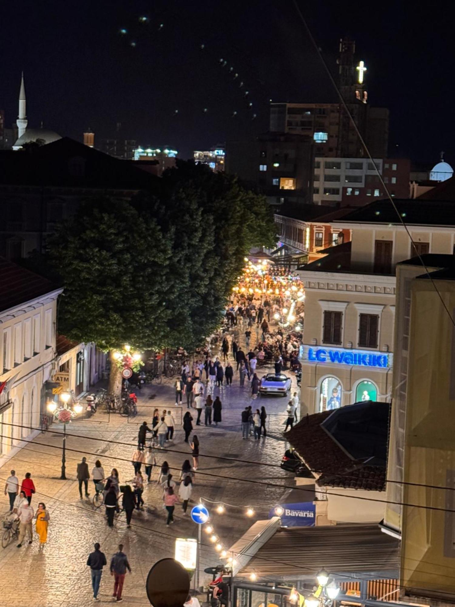 Pedestrian Street Center Apartment Shkoder Exterior photo